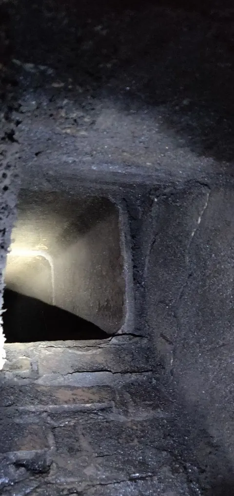 Chimney sweep work photo